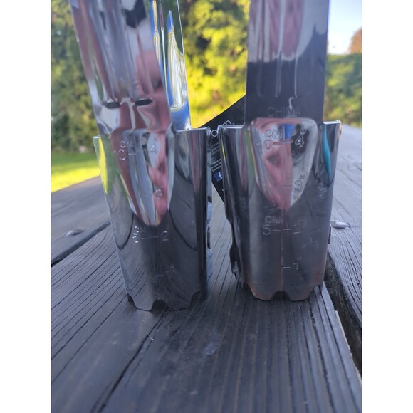 2 Adjustable Bulb Planters by Boom - Gardening Bulb Blanders, Squeeze Handle - Picture 8 of 12